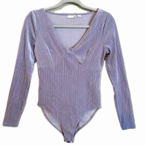 Kohl’s So lavender metallic long sleeve Bodysuit, size small